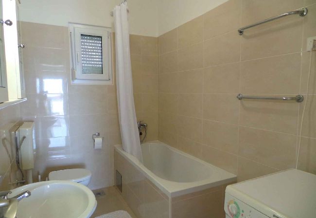 Appartement à Ljubac - Appartement dans Ljubač avec vue mer, Balcon, Climatisation, WIFI (809-2) Appartement à Ljubac - Appartement dans Ljubač avec vue mer, Balcon, Climatisation, WIFI (809-2)