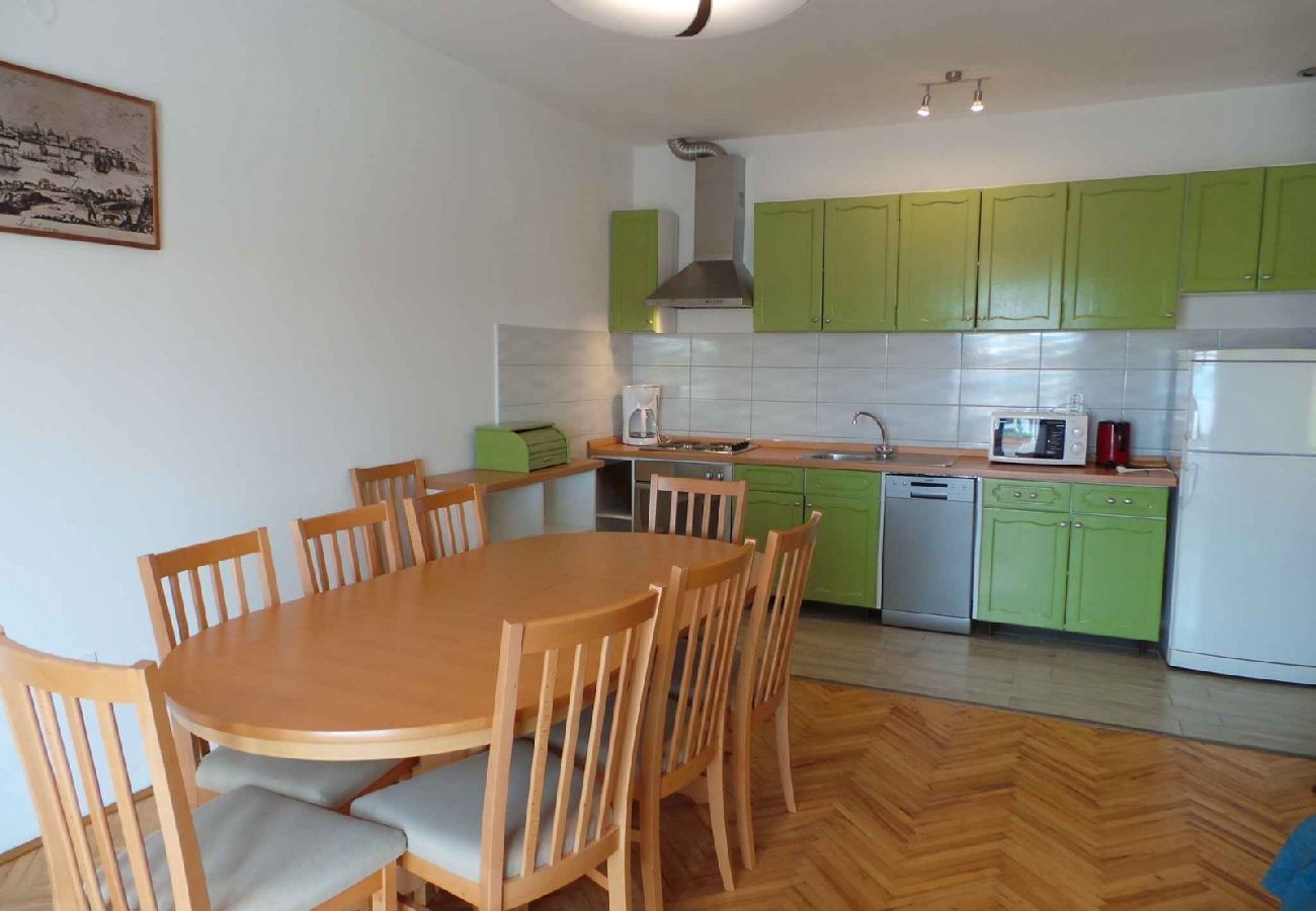 Appartement à Ljubac - Appartement dans Ljubač avec vue mer, Balcon, Climatisation, WIFI (809-2)