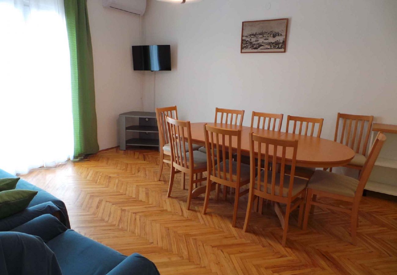 Appartement à Ljubac - Appartement dans Ljubač avec vue mer, Balcon, Climatisation, WIFI (809-2)