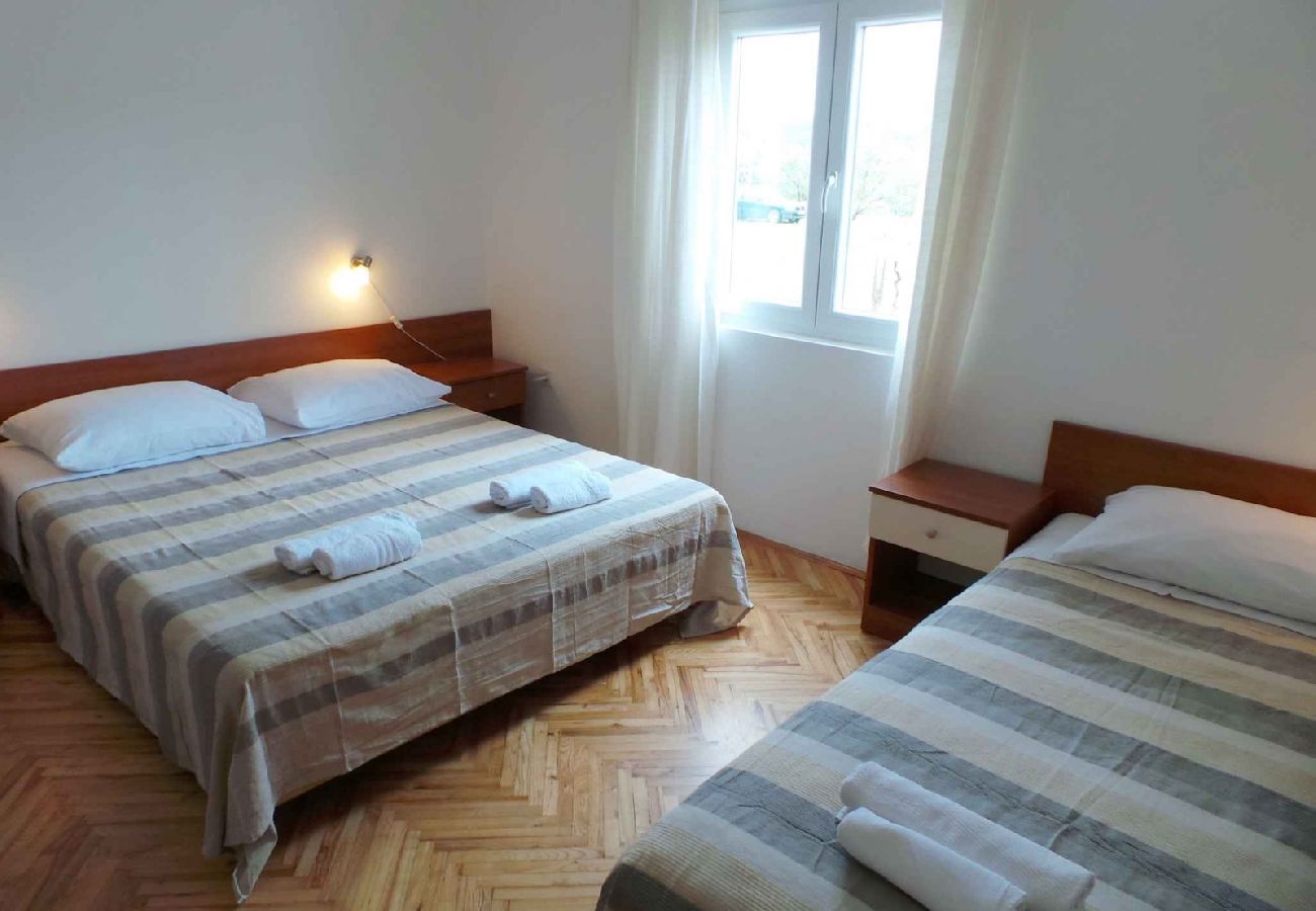 Appartement à Ljubac - Appartement dans Ljubač avec vue mer, Balcon, Climatisation, WIFI (809-2)