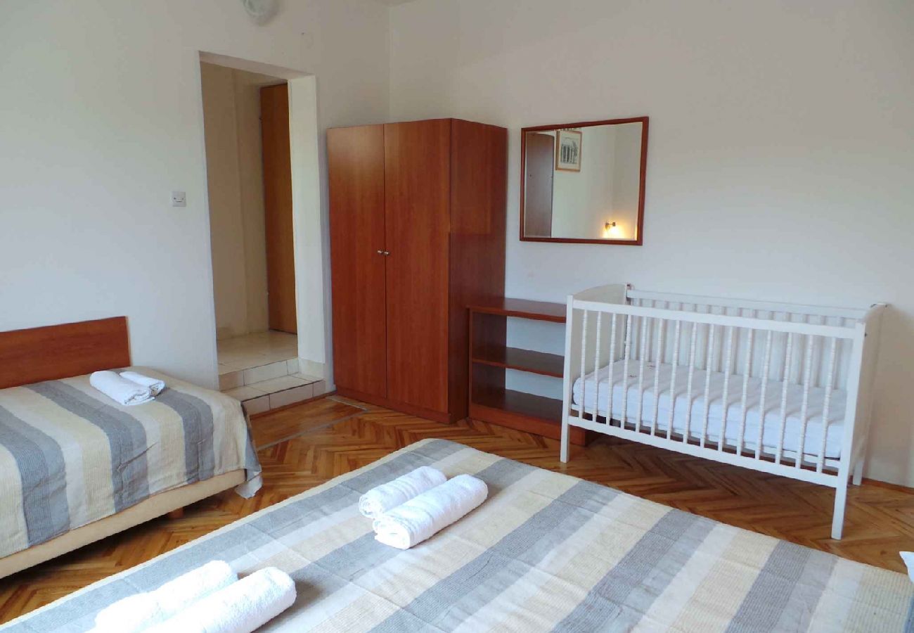 Appartement à Ljubac - Appartement dans Ljubač avec vue mer, Balcon, Climatisation, WIFI (809-2)