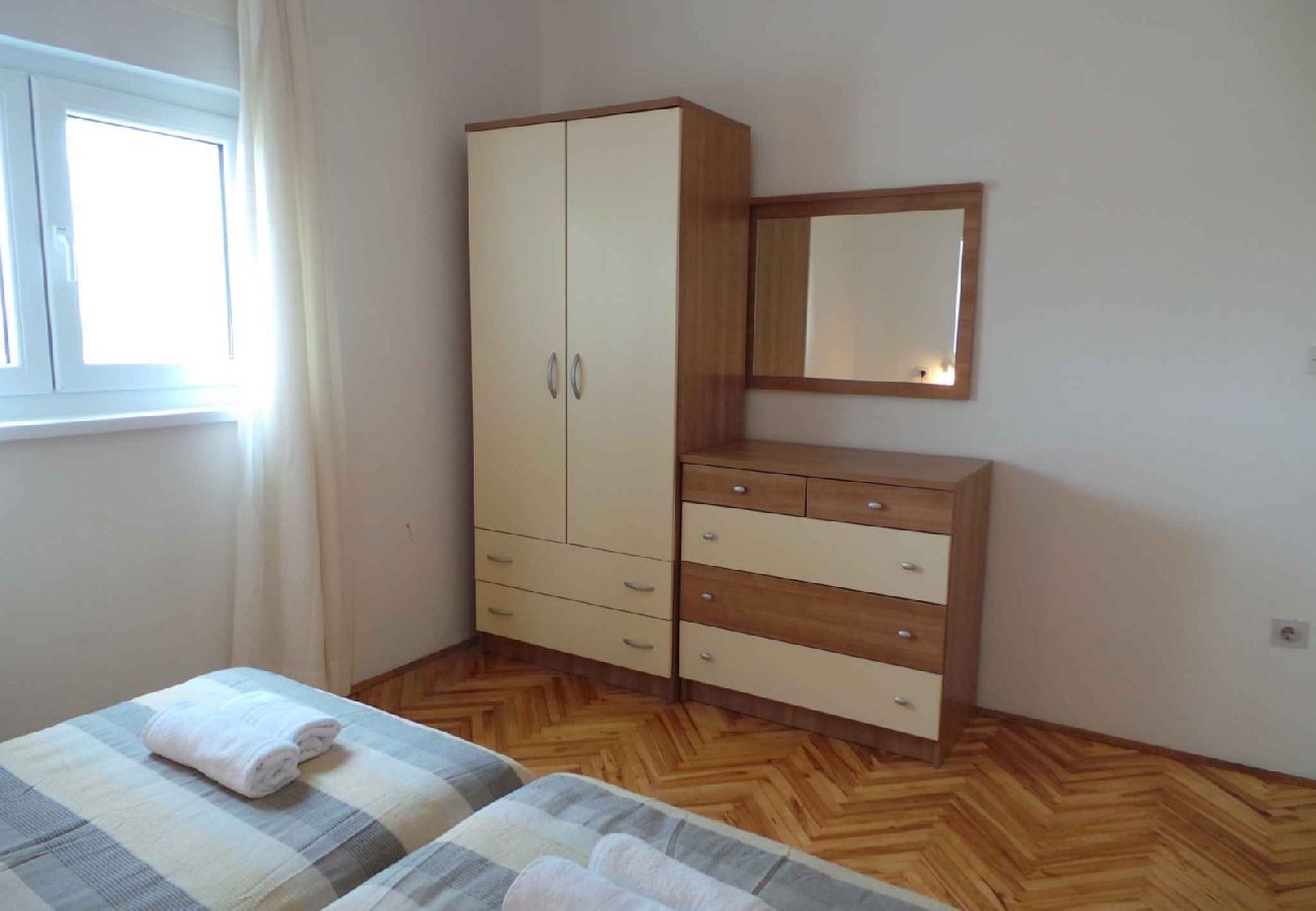 Appartement à Ljubac - Appartement dans Ljubač avec vue mer, Balcon, Climatisation, WIFI (809-2)