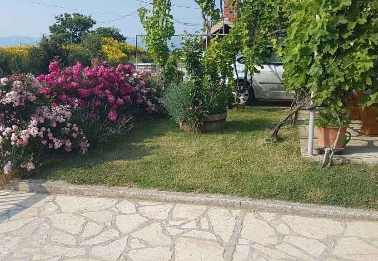 Appartement à Ljubac - Appartement dans Ljubač avec vue mer, Balcon, Climatisation, WIFI (809-2)