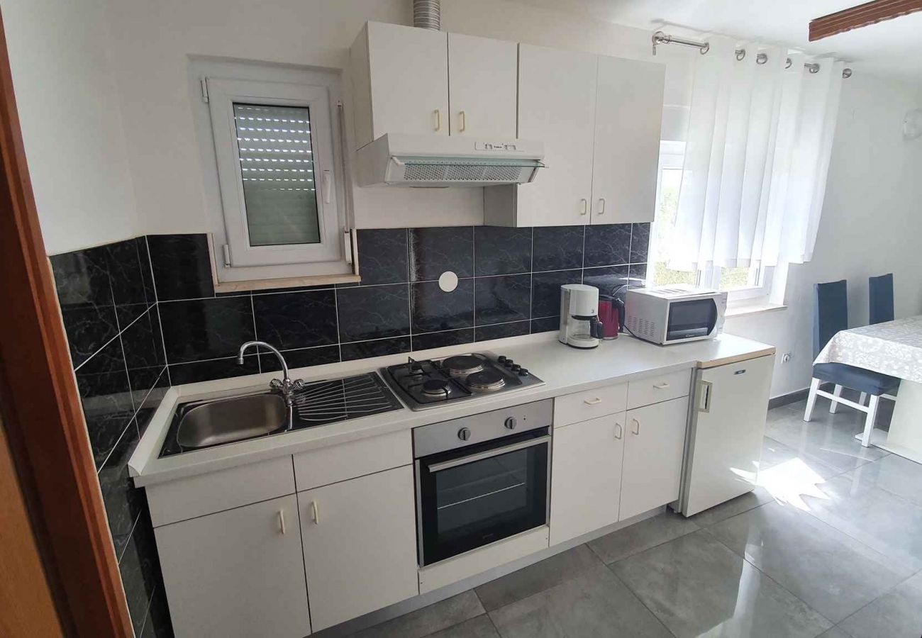 Appartement à Ljubac - Appartement dans Ljubač avec vue mer, Balcon, Climatisation, WIFI (809-3)