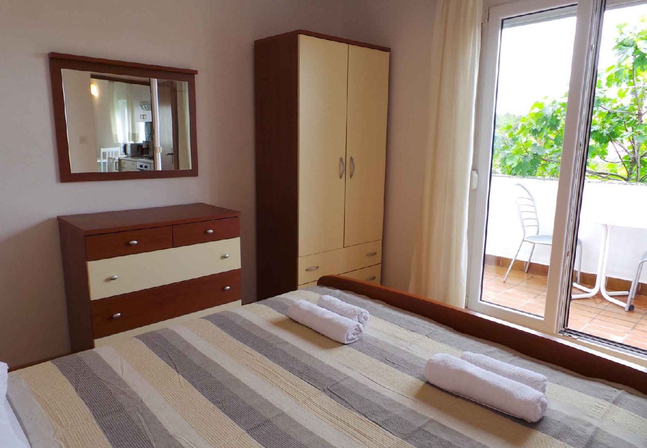 Appartement à Ljubac - Appartement dans Ljubač avec vue mer, Balcon, Climatisation, WIFI (809-3)