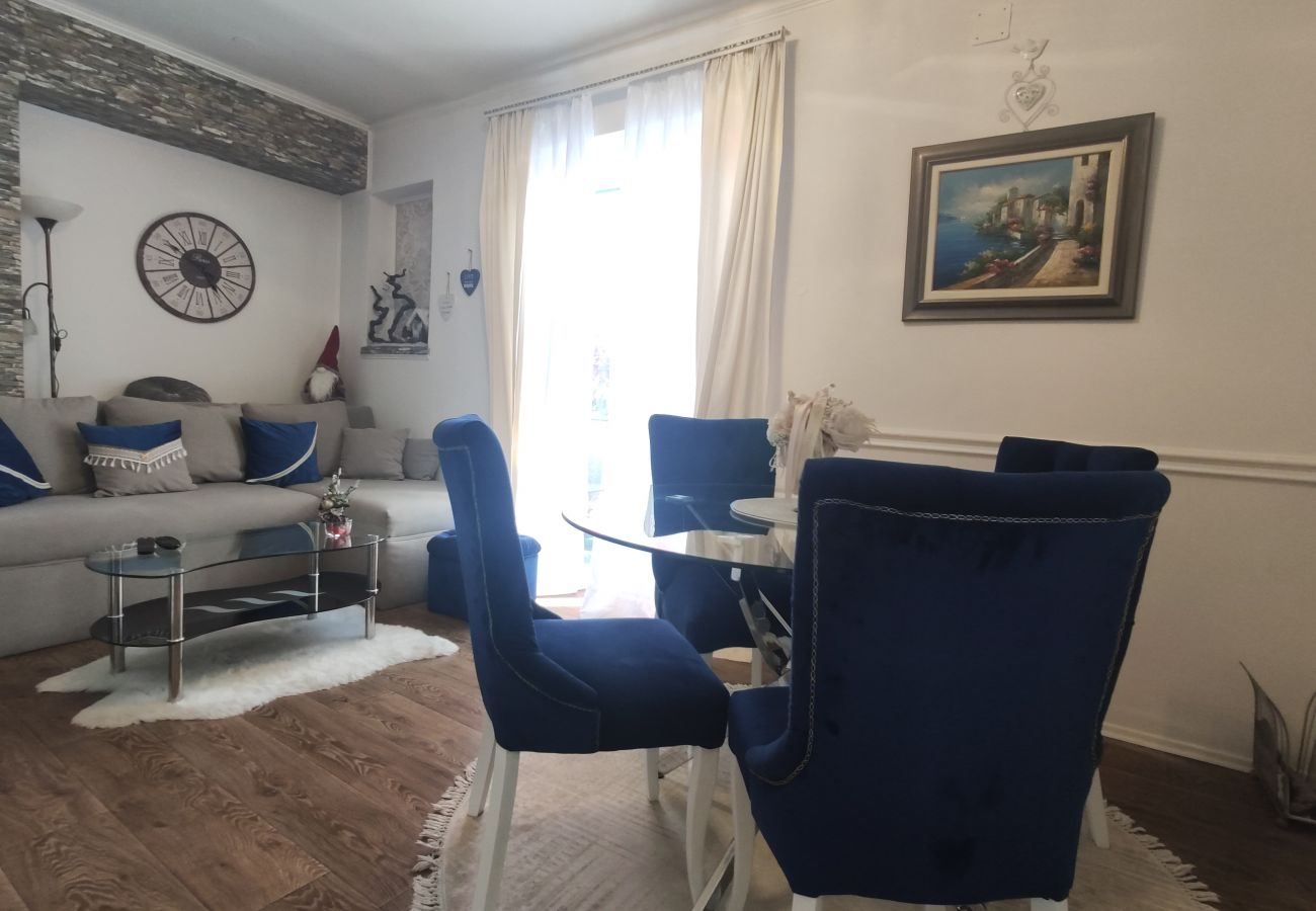 Appartement à Split - Appartement dans Split avec Balcon, Climatisation, WIFI, Machine à laver (4656-1)