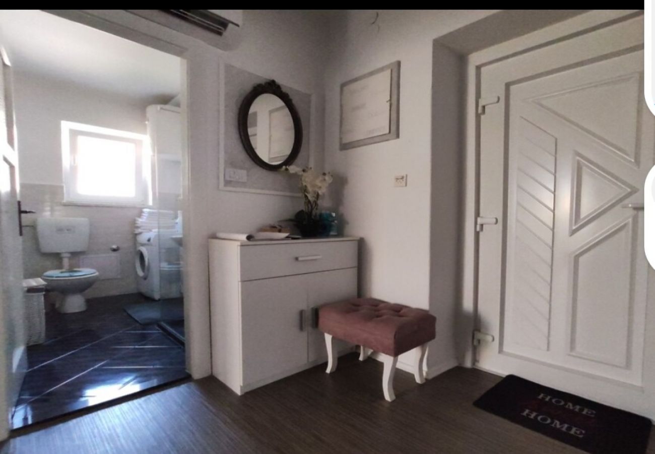 Appartement à Split - Appartement dans Split avec Balcon, Climatisation, WIFI, Machine à laver (4656-1)