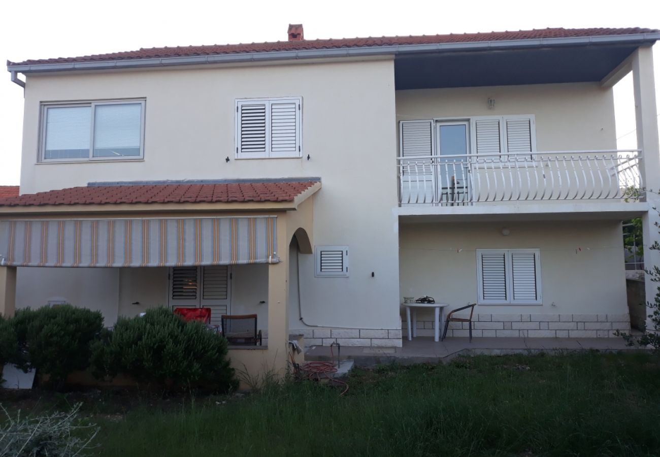 Appartement à Vinišce - Appartement dans Vinišće avec vue mer, terrasse, Climatisation, WIFI (4752-1)