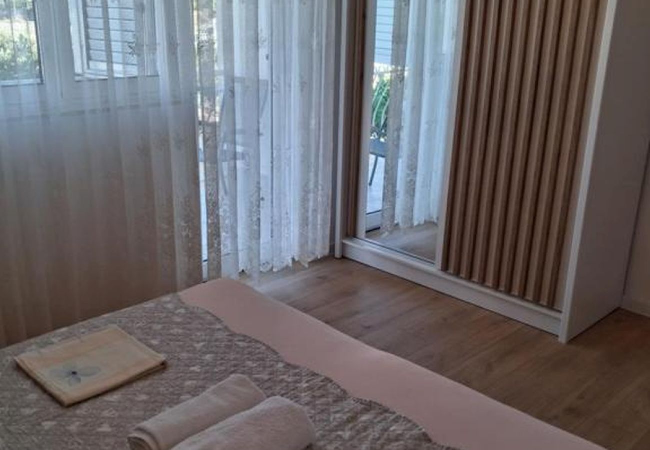 Appartement à Vinišce - Appartement dans Vinišće avec vue mer, terrasse, Climatisation, WIFI (4752-1)