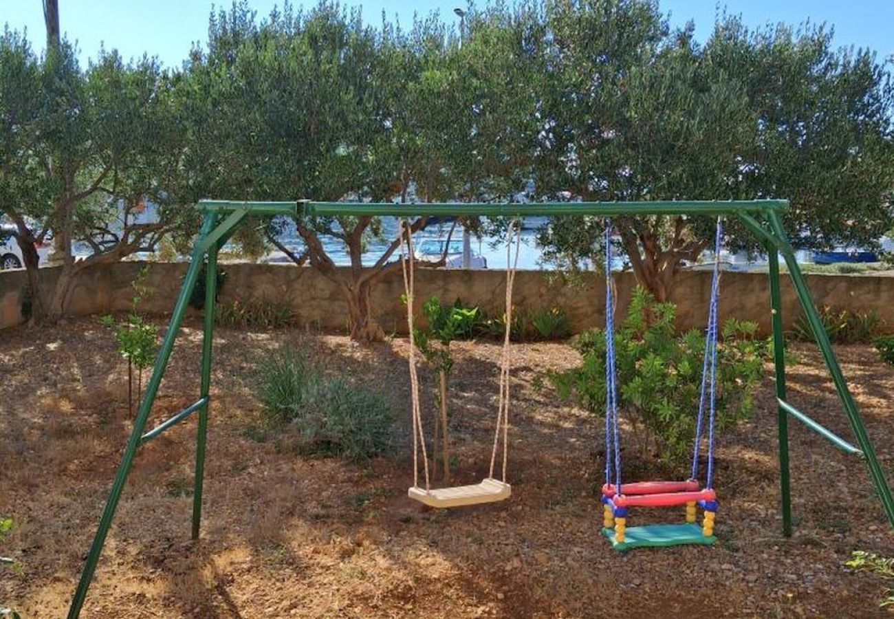 Appartement à Vinišce - Appartement dans Vinišće avec vue mer, Balcon, Climatisation, WIFI (4752-2)