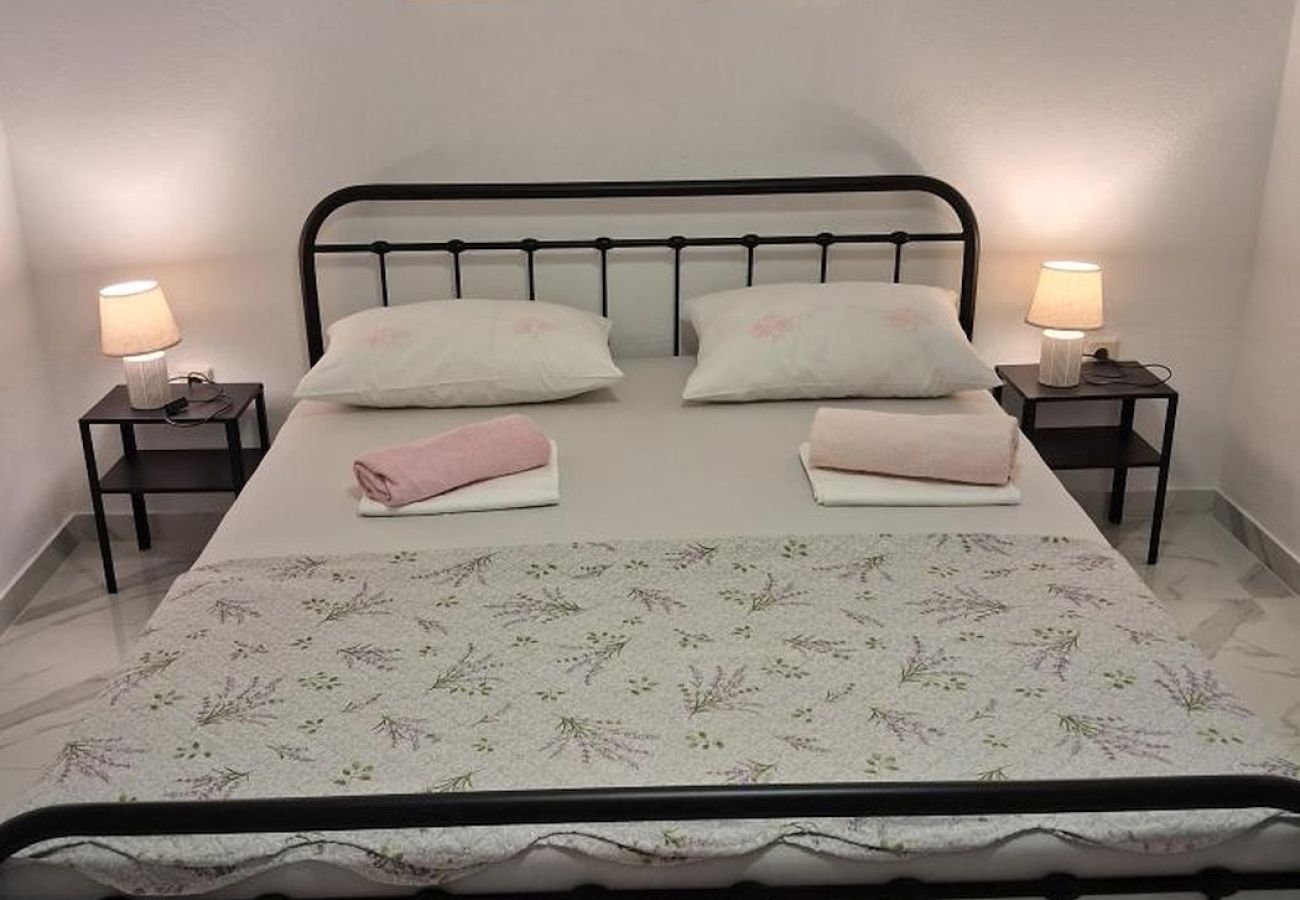 Appartement à Vinišce - Appartement dans Vinišće avec vue mer, Balcon, Climatisation, WIFI (4752-2)