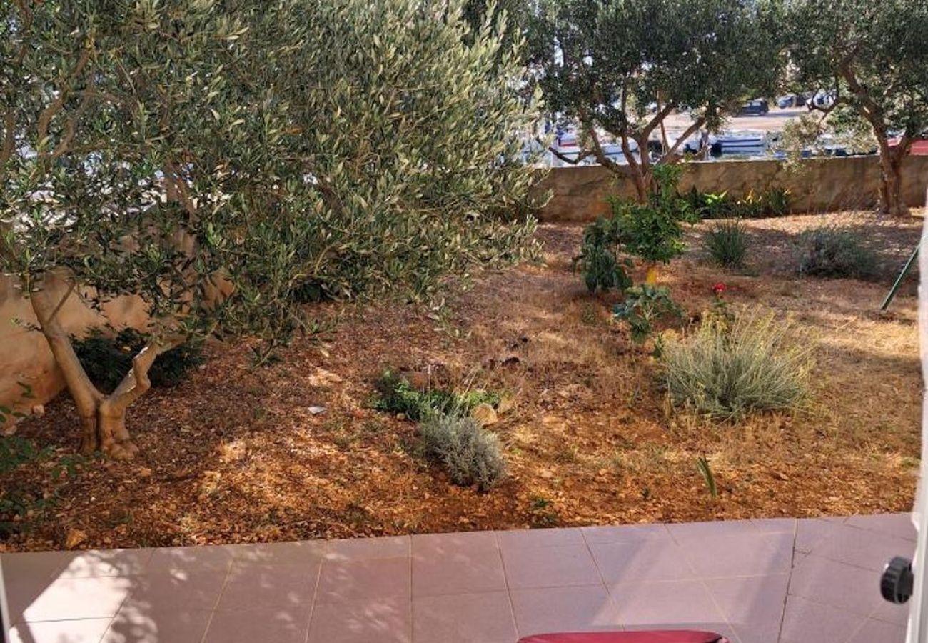 Appartement à Vinišce - Appartement dans Vinišće avec vue mer, Balcon, Climatisation, WIFI (4752-2)