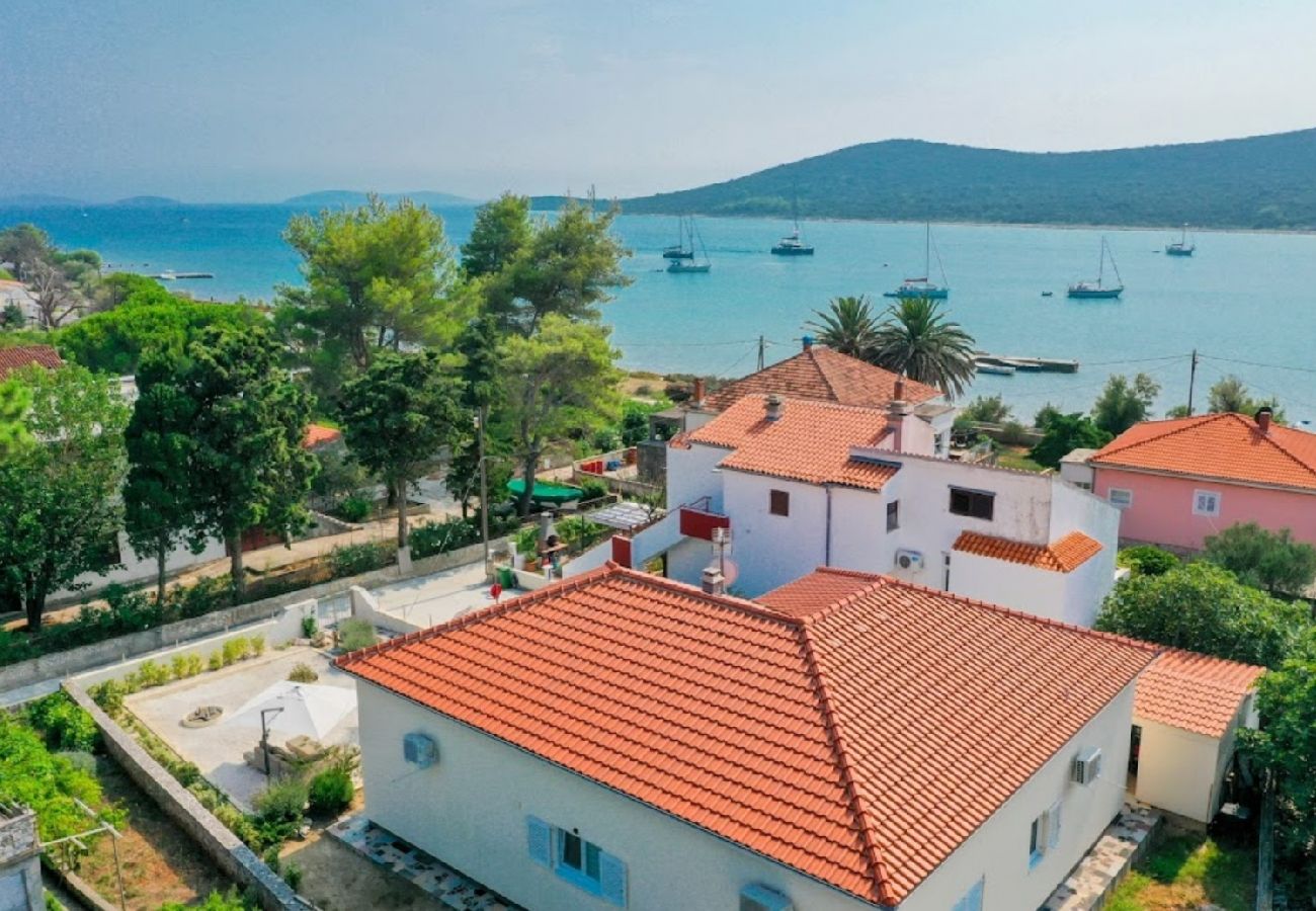 Maison à Ist - Maison de vacances dans Ist avec terrasse, Climatisation, WIFI, Machine à laver (5103-1)