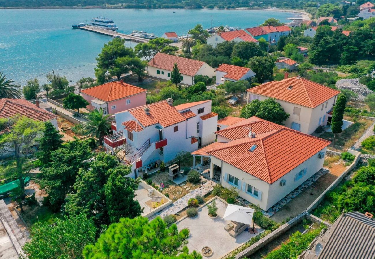 Maison à Ist - Maison de vacances dans Ist avec terrasse, Climatisation, WIFI, Machine à laver (5103-1)