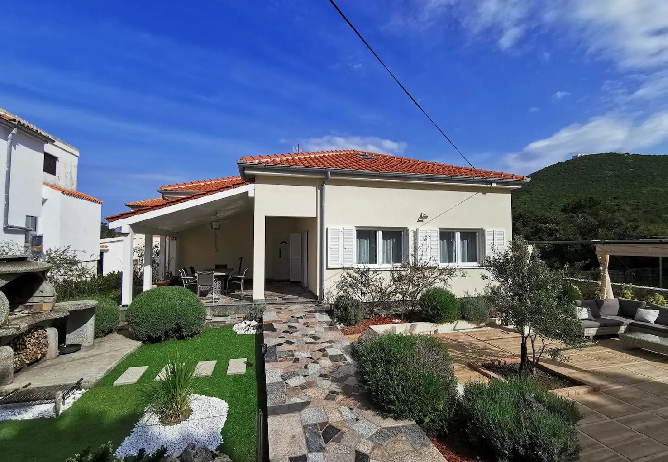 Maison à Ist - Maison de vacances dans Ist avec terrasse, Climatisation, WIFI, Machine à laver (5103-1)