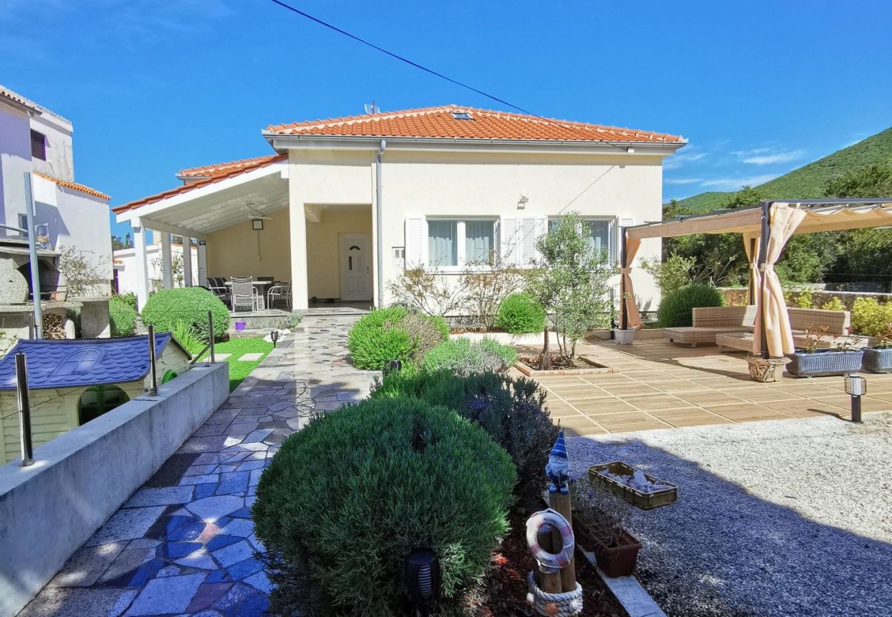 Maison à Ist - Maison de vacances dans Ist avec terrasse, Climatisation, WIFI, Machine à laver (5103-1)