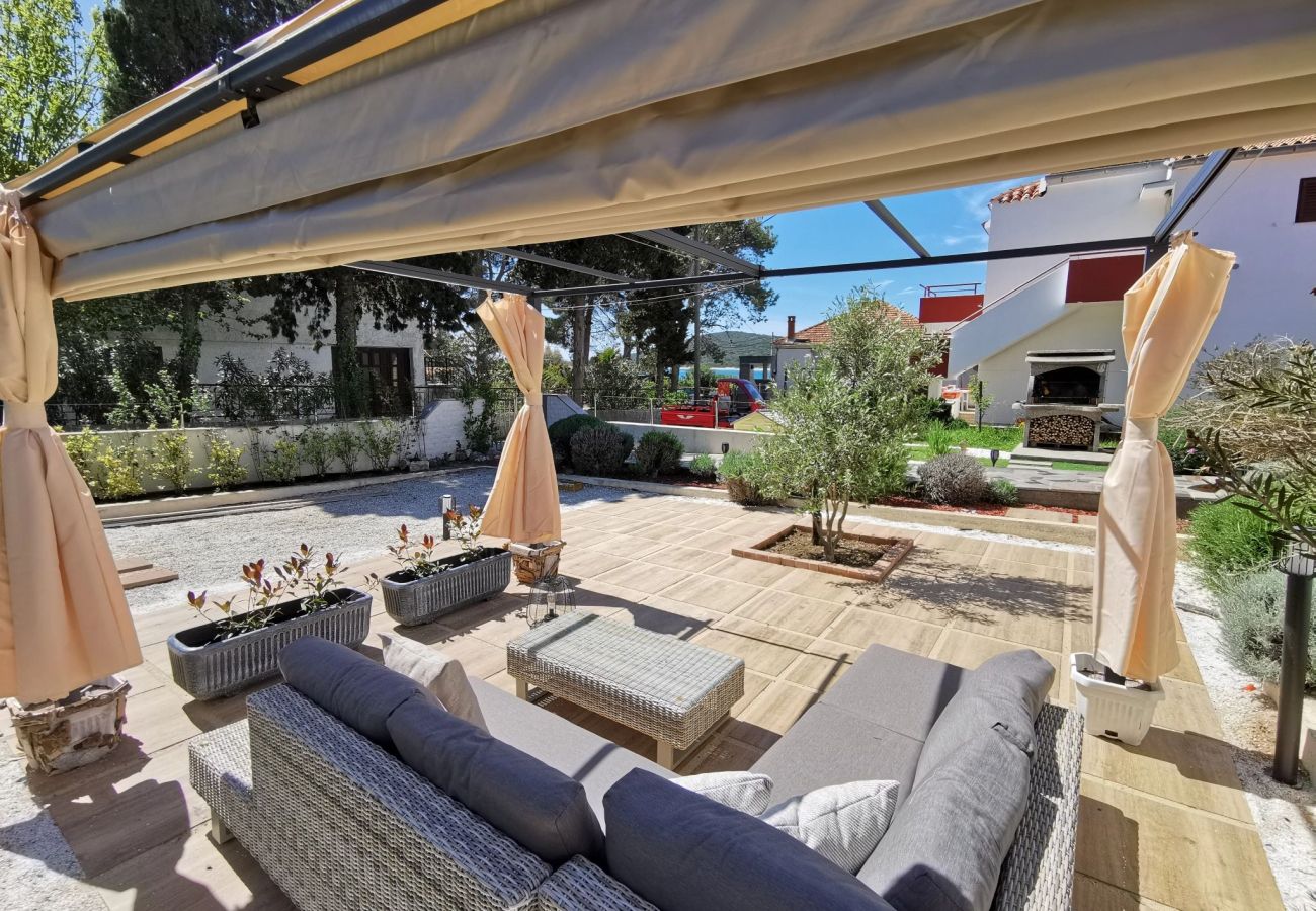 Maison à Ist - Maison de vacances dans Ist avec terrasse, Climatisation, WIFI, Machine à laver (5103-1)