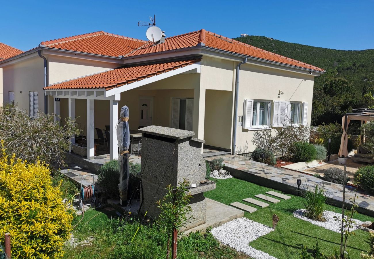 Maison à Ist - Maison de vacances dans Ist avec terrasse, Climatisation, WIFI, Machine à laver (5103-1)