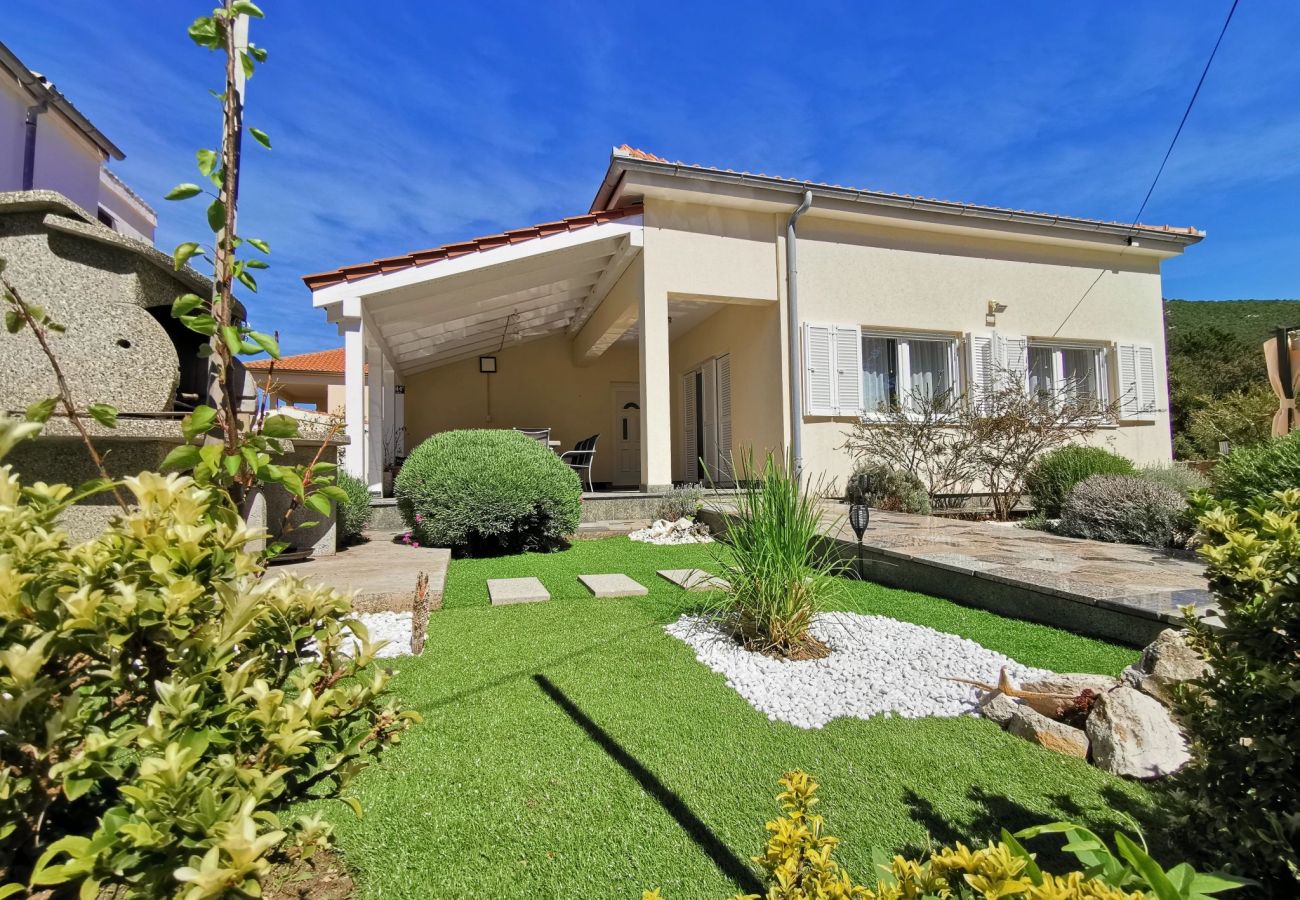 Maison à Ist - Maison de vacances dans Ist avec terrasse, Climatisation, WIFI, Machine à laver (5103-1)