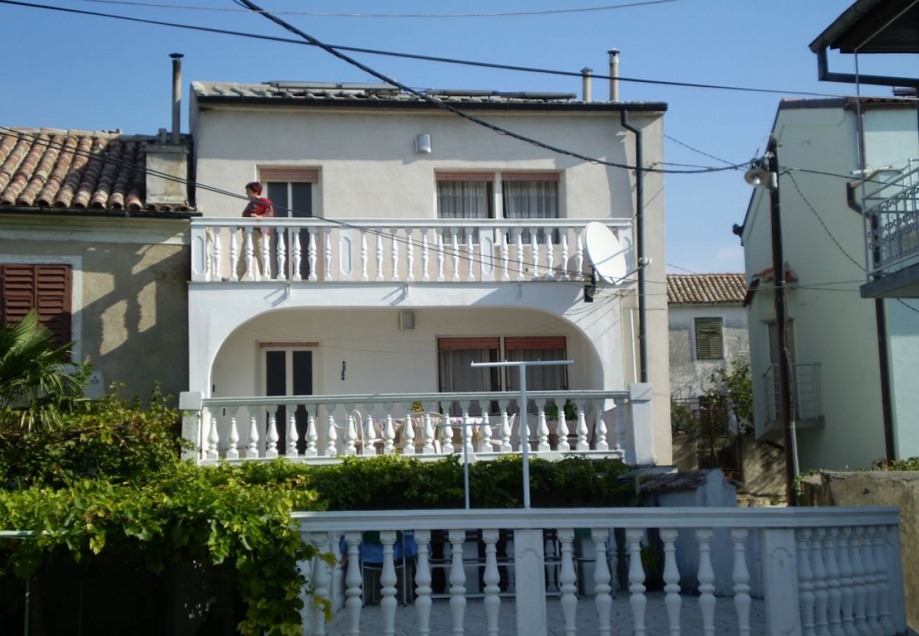 Chambres d'hôtes à Novi Vinodolski - Chambre dans Novi Vinodolski avec vue mer, terrasse, Climatisation, WIFI (3541-1)