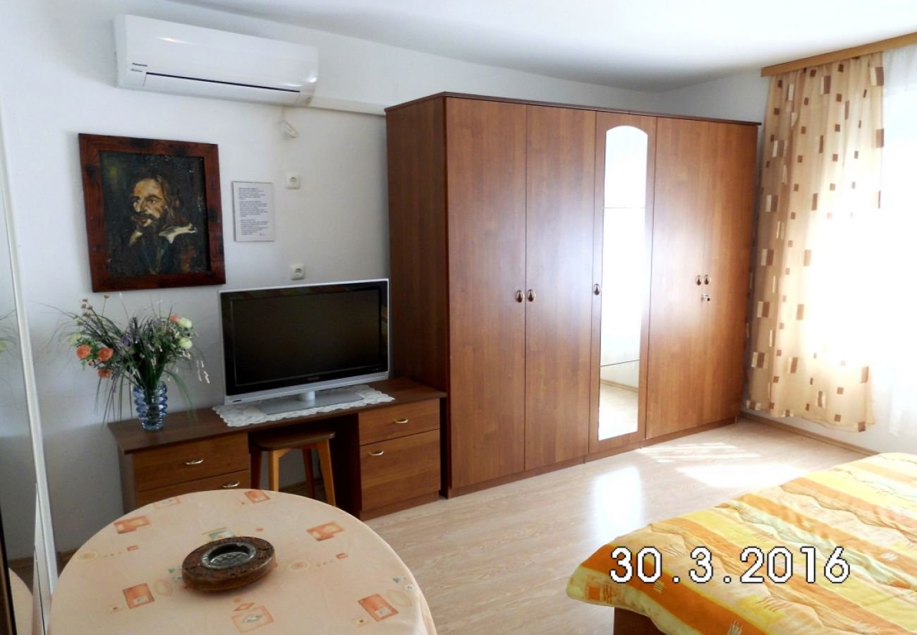 Chambres d'hôtes à Novi Vinodolski - Chambre dans Novi Vinodolski avec Balcon, Climatisation, WIFI, Machine à laver (3541-2)