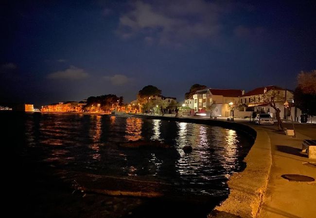 Appartement à Kaštel Novi - Appartement dans Kaštel Novi avec terrasse, Climatisation, WIFI, Machine à laver (5104-1) Appartement à Kaštel Novi - Appartement dans Kaštel Novi avec terrasse, Climatisation, WIFI, Machine à laver (5104-1)