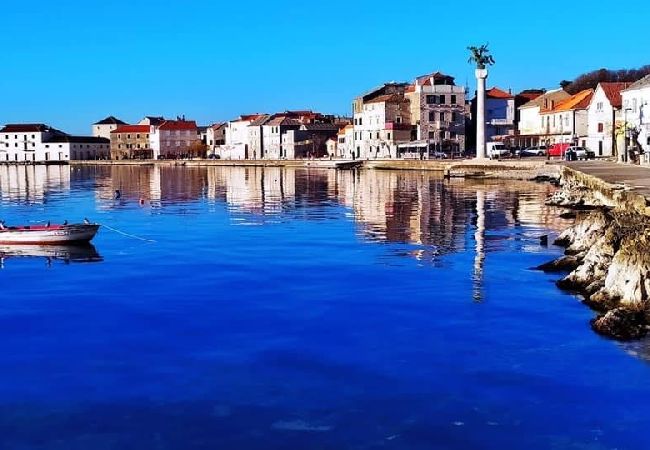 Appartement à Kaštel Novi - Appartement dans Kaštel Novi avec terrasse, Climatisation, WIFI, Machine à laver (5104-2) Appartement à Kaštel Novi - Appartement dans Kaštel Novi avec terrasse, Climatisation, WIFI, Machine à laver (5104-2)