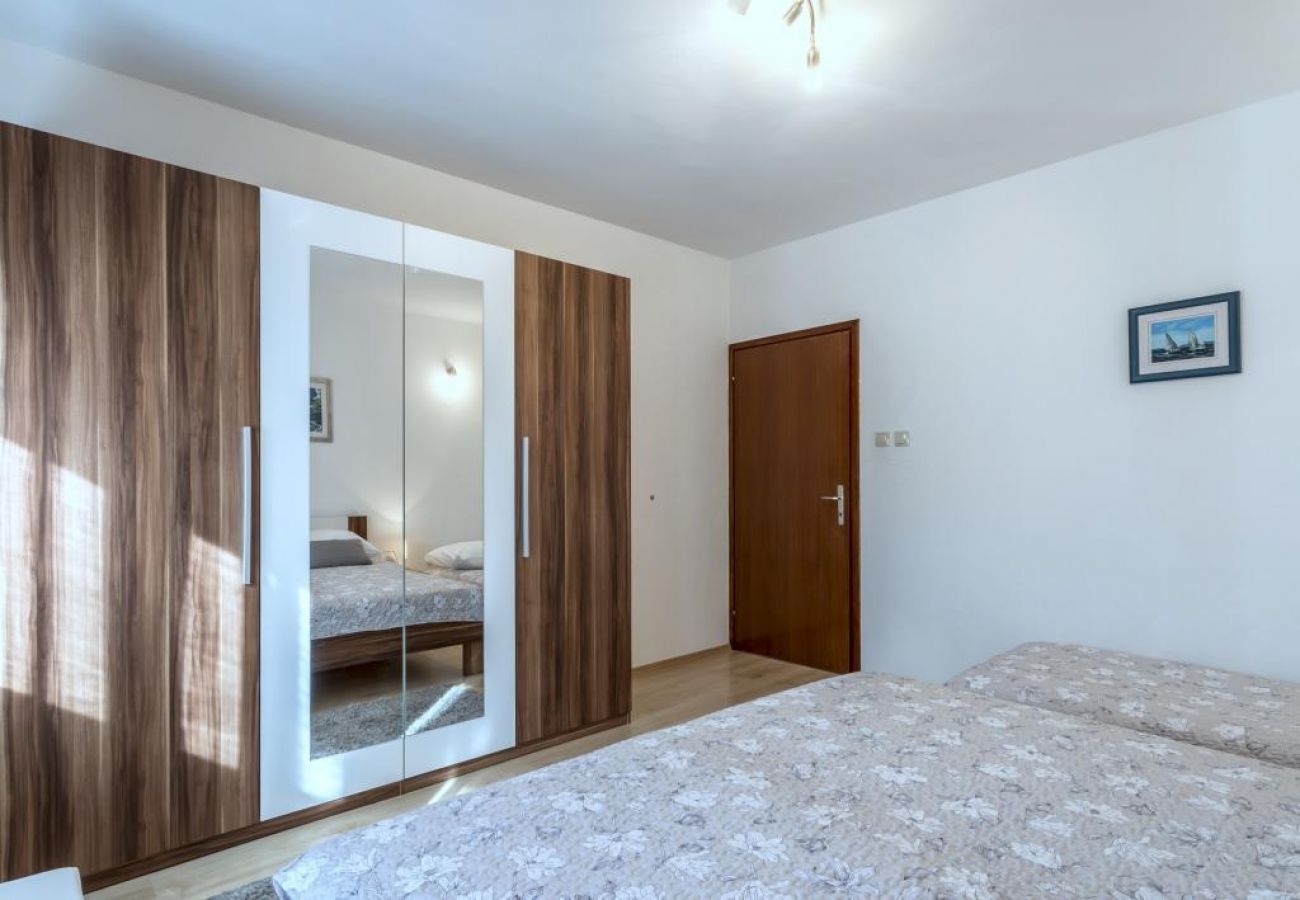 Appartement à Kaštel Novi - Appartement dans Kaštel Novi avec terrasse, Climatisation, WIFI, Machine à laver (5104-2)