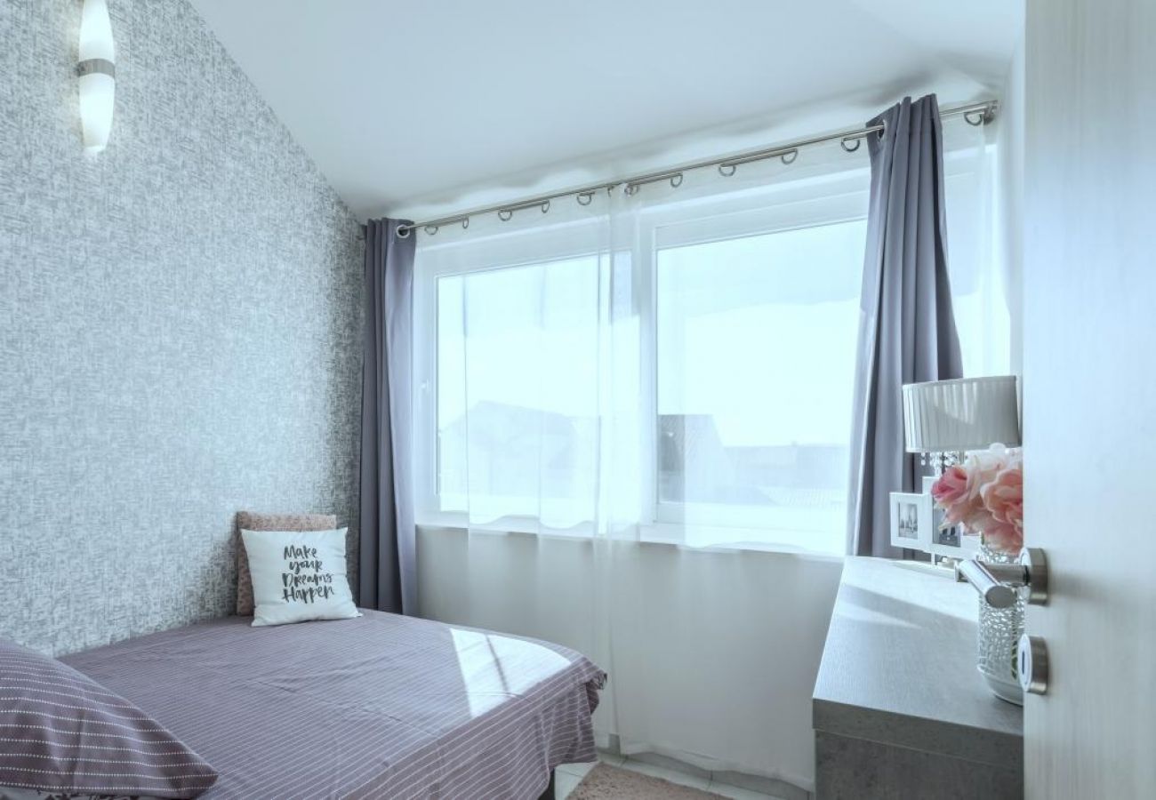 Appartement à Kaštel Novi - Appartement dans Kaštel Novi avec Balcon, Climatisation, WIFI, Machine à laver (5105-1)