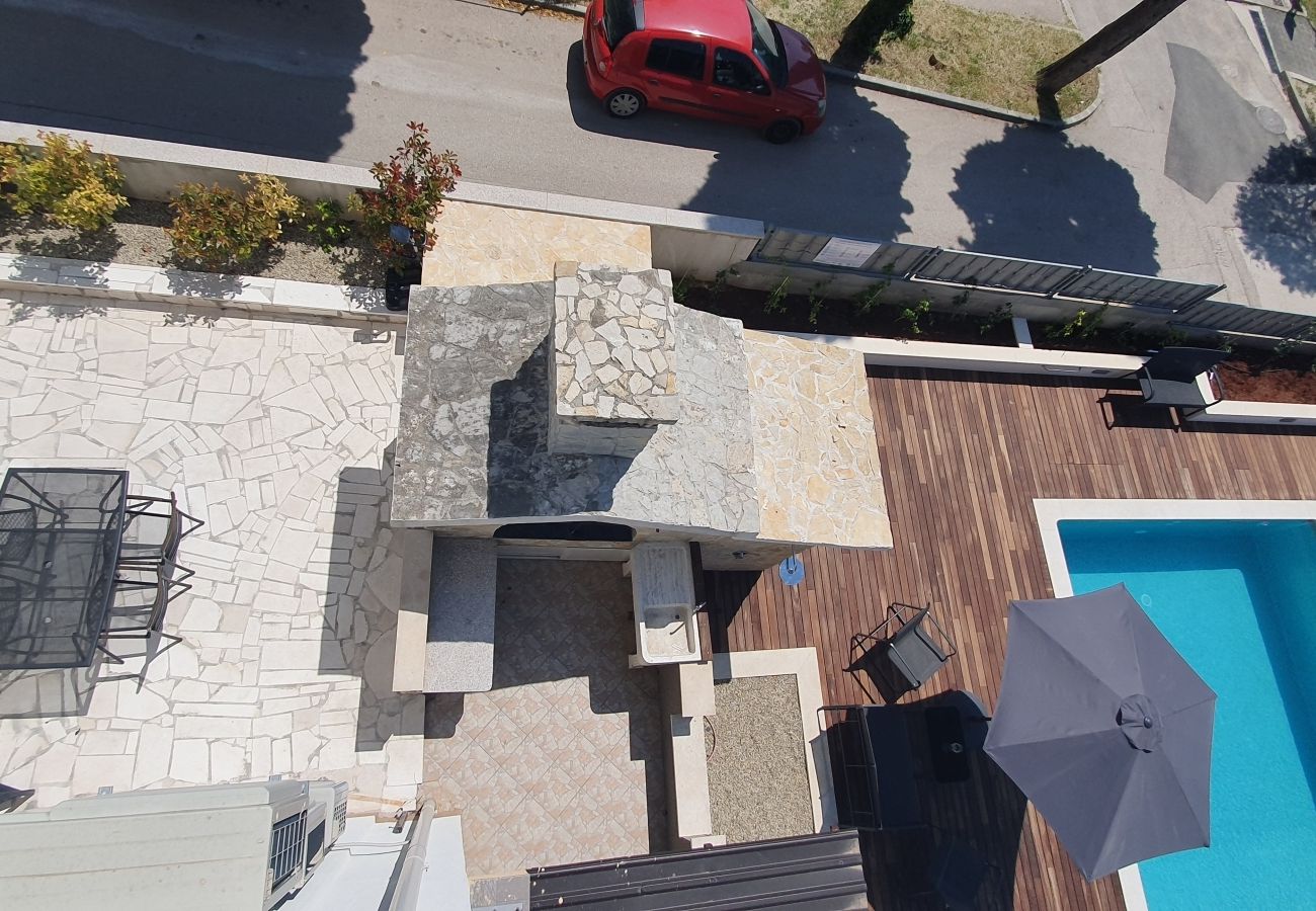 Appartement à Kaštel Lukšic - Appartement dans Kaštel Lukšić avec Balcon, Climatisation, WIFI, Machine à laver (5107-4)