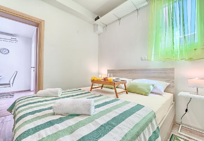 Appartement à Kaštel Lukšic - Appartement dans Kaštel Lukšić avec terrasse, Climatisation, WIFI, Machine à laver (5107-2) Appartement à Kaštel Lukšic - Appartement dans Kaštel Lukšić avec terrasse, Climatisation, WIFI, Machine à laver (5107-2)