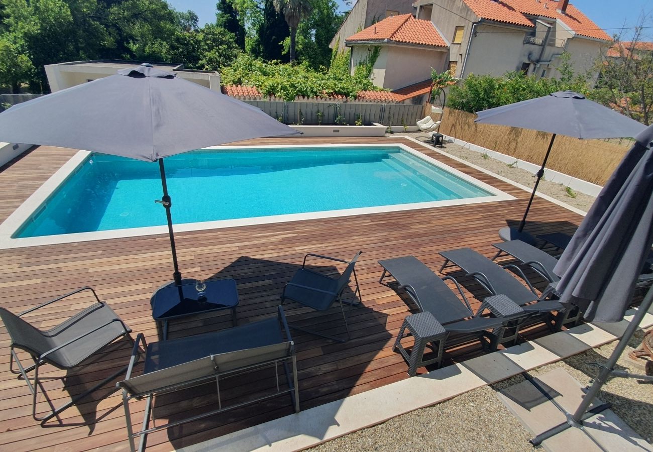 Appartement à Kaštel Lukšic - Appartement dans Kaštel Lukšić avec terrasse, Climatisation, WIFI, Machine à laver (5107-2)