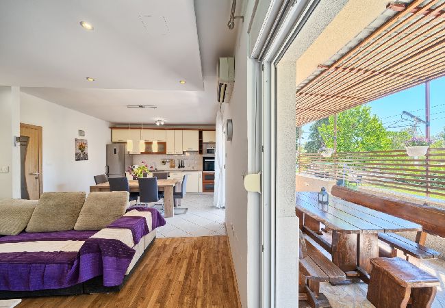 Appartement à Kaštel Lukšic - Appartement dans Kaštel Lukšić avec terrasse, Climatisation, WIFI, Machine à laver (5107-3) Appartement à Kaštel Lukšic - Appartement dans Kaštel Lukšić avec terrasse, Climatisation, WIFI, Machine à laver (5107-3)