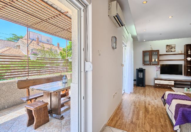Appartement à Kaštel Lukšic - Appartement dans Kaštel Lukšić avec terrasse, Climatisation, WIFI, Machine à laver (5107-3) Appartement à Kaštel Lukšic - Appartement dans Kaštel Lukšić avec terrasse, Climatisation, WIFI, Machine à laver (5107-3)