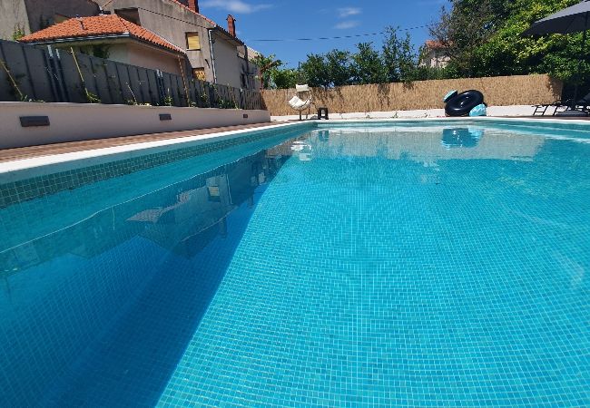 Appartement à Kaštel Lukšic - Appartement dans Kaštel Lukšić avec terrasse, Climatisation, WIFI, Machine à laver (5107-3) Appartement à Kaštel Lukšic - Appartement dans Kaštel Lukšić avec terrasse, Climatisation, WIFI, Machine à laver (5107-3)