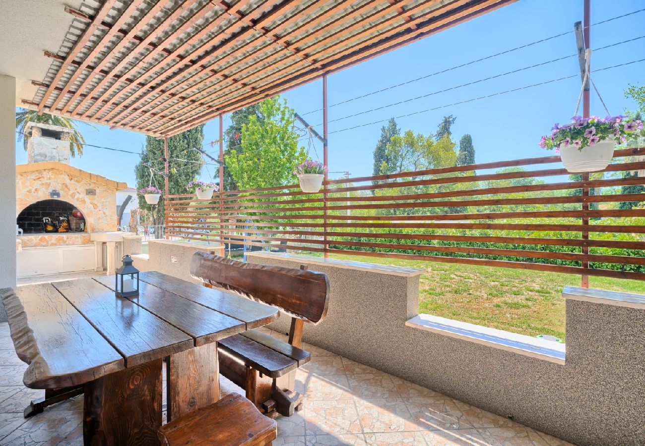 Appartement à Kaštel Lukšic - Appartement dans Kaštel Lukšić avec terrasse, Climatisation, WIFI, Machine à laver (5107-3)