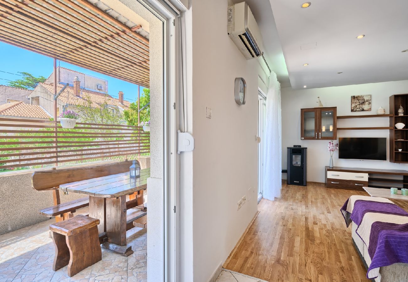 Appartement à Kaštel Lukšic - Appartement dans Kaštel Lukšić avec terrasse, Climatisation, WIFI, Machine à laver (5107-3)