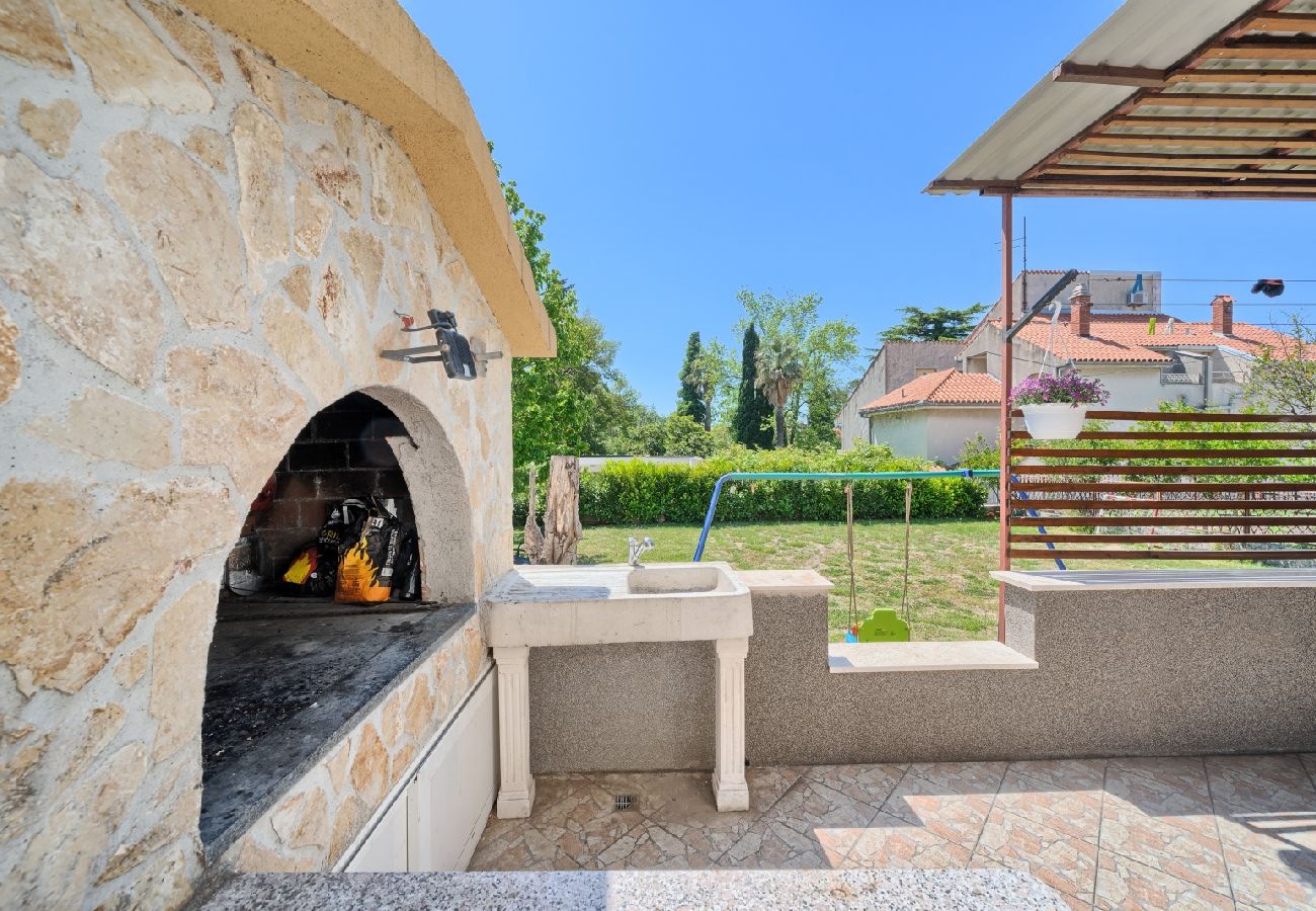 Appartement à Kaštel Lukšic - Appartement dans Kaštel Lukšić avec terrasse, Climatisation, WIFI, Machine à laver (5107-3)