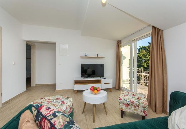 Appartement à Kaštel Novi - Appartement dans Kaštel Novi avec vue mer, Balcon, Climatisation, WIFI (5110-1) Appartement à Kaštel Novi - Appartement dans Kaštel Novi avec vue mer, Balcon, Climatisation, WIFI (5110-1)