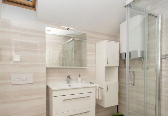 Appartement à Kaštel Novi - Appartement dans Kaštel Novi avec vue mer, Balcon, Climatisation, WIFI (5110-1) Appartement à Kaštel Novi - Appartement dans Kaštel Novi avec vue mer, Balcon, Climatisation, WIFI (5110-1)