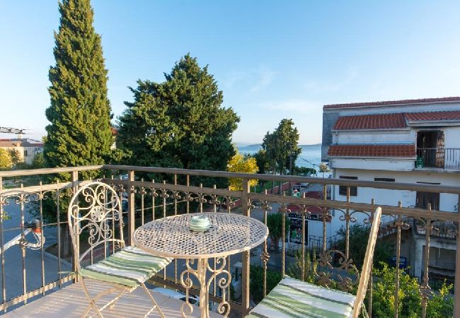 Appartement à Kaštel Novi - Appartement dans Kaštel Novi avec vue mer, Balcon, Climatisation, WIFI (5110-1) Appartement à Kaštel Novi - Appartement dans Kaštel Novi avec vue mer, Balcon, Climatisation, WIFI (5110-1)