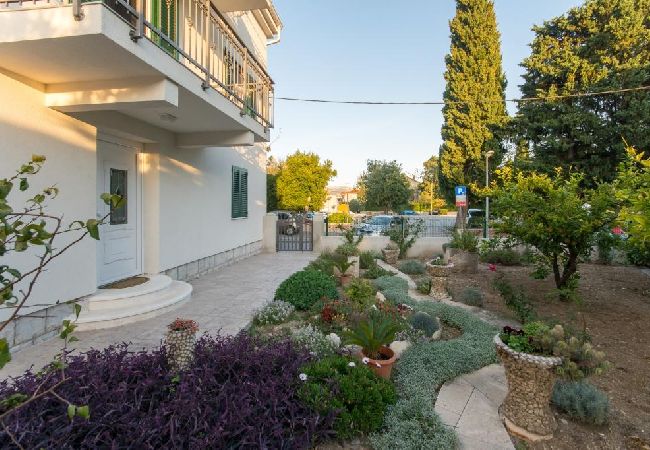 Appartement à Kaštel Novi - Appartement dans Kaštel Novi avec vue mer, Balcon, Climatisation, WIFI (5110-1) Appartement à Kaštel Novi - Appartement dans Kaštel Novi avec vue mer, Balcon, Climatisation, WIFI (5110-1)