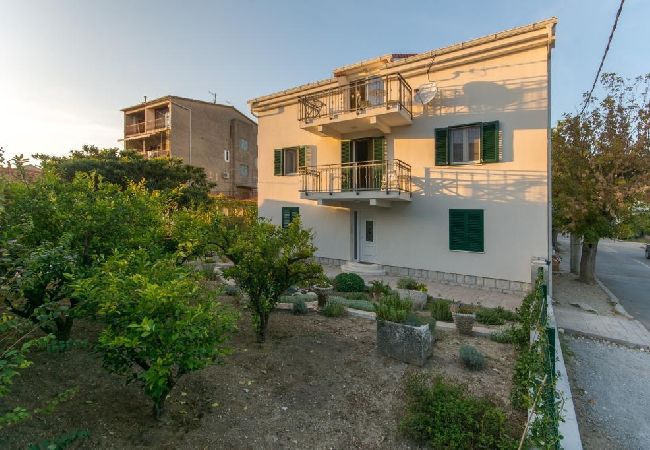 Appartement à Kaštel Novi - Appartement dans Kaštel Novi avec vue mer, Balcon, Climatisation, WIFI (5110-1) Appartement à Kaštel Novi - Appartement dans Kaštel Novi avec vue mer, Balcon, Climatisation, WIFI (5110-1)