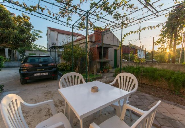 Appartement à Kaštel Novi - Appartement dans Kaštel Novi avec vue mer, Balcon, Climatisation, WIFI (5110-1) Appartement à Kaštel Novi - Appartement dans Kaštel Novi avec vue mer, Balcon, Climatisation, WIFI (5110-1)