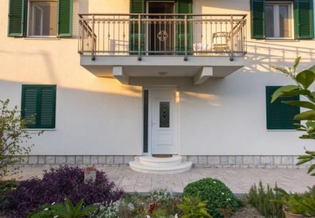 Appartement à Kaštel Novi - Appartement dans Kaštel Novi avec vue mer, Balcon, Climatisation, WIFI (5110-1) Appartement à Kaštel Novi - Appartement dans Kaštel Novi avec vue mer, Balcon, Climatisation, WIFI (5110-1)