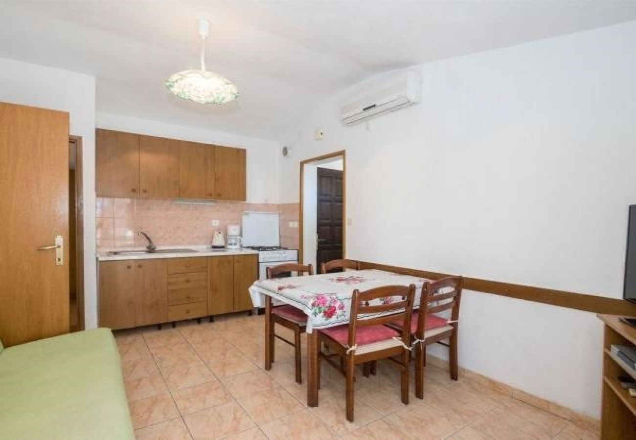 Appartement à Okrug Gornji - Appartement dans Okrug Gornji avec vue mer, Balcon, Climatisation, WIFI (5106-2)