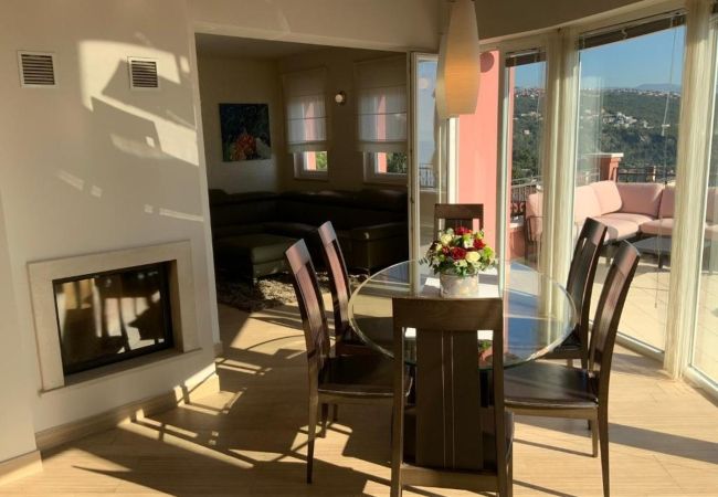 Appartement à Opatija - Appartement dans Opatija avec vue mer, terrasse, Climatisation, WIFI (4812-1) Appartement à Opatija - Appartement dans Opatija avec vue mer, terrasse, Climatisation, WIFI (4812-1)