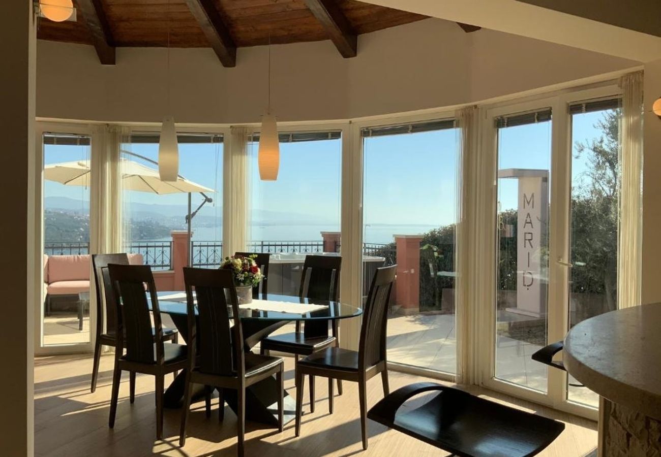 Appartement à Opatija - Appartement dans Opatija avec vue mer, terrasse, Climatisation, WIFI (4812-1)