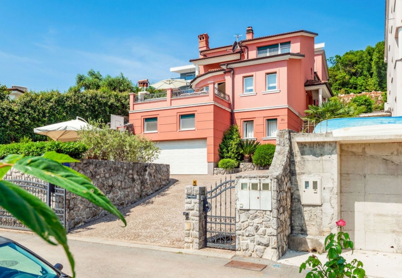 Appartement à Opatija - Appartement dans Opatija avec vue mer, terrasse, Climatisation, WIFI (4812-1)