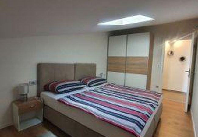 Appartement à Vrvari - Appartement dans Vrvari avec terrasse, WIFI, Machine à laver (664-5) Appartement à Vrvari - Appartement dans Vrvari avec terrasse, WIFI, Machine à laver (664-5)